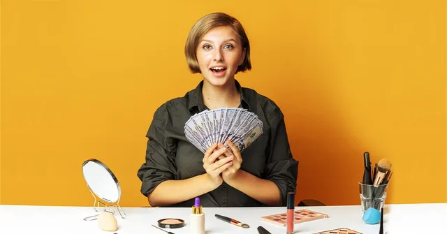 monetizing content, content creator, influencer, portrait, caucasian, content creator, content creator, content creator, content creator, content creator, influencer, influencer, influencer, influencer. How to brief a UK UGC creator when the brand supplies the product
